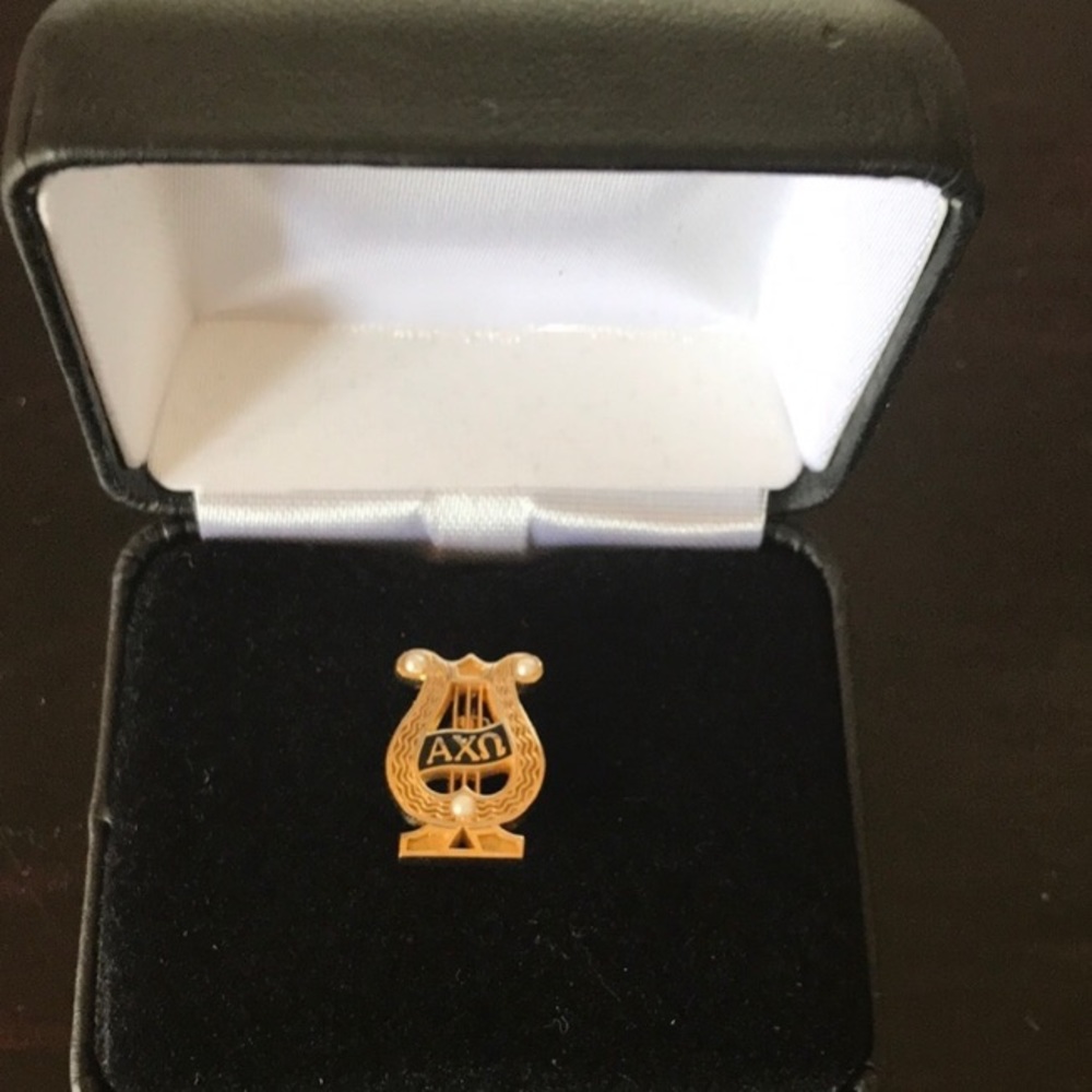 Axo pin